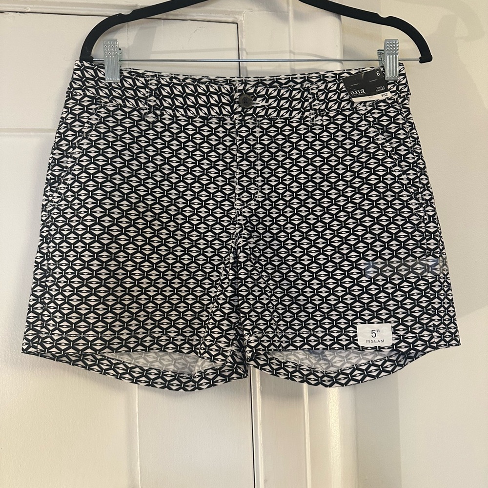 Black and White Patterned Women's Shorts